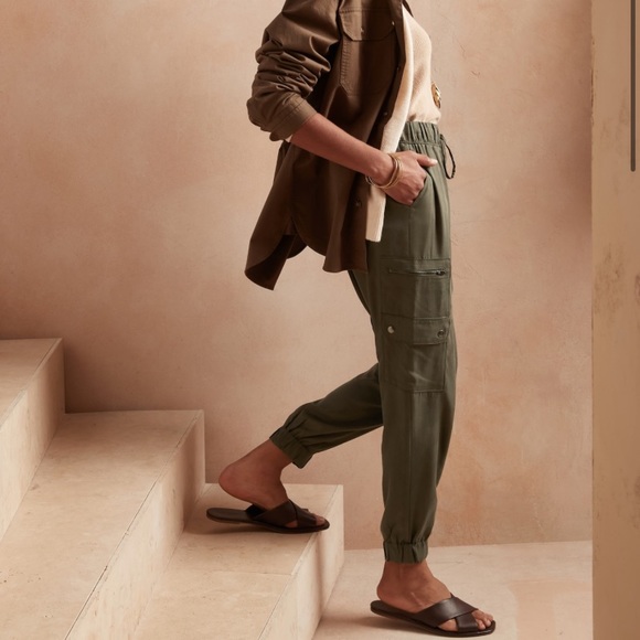 Banana Republic Factory Pants - 🌸BANANA REPUBLIC TENCEL™ SOFT CARGO PANT Steel Green